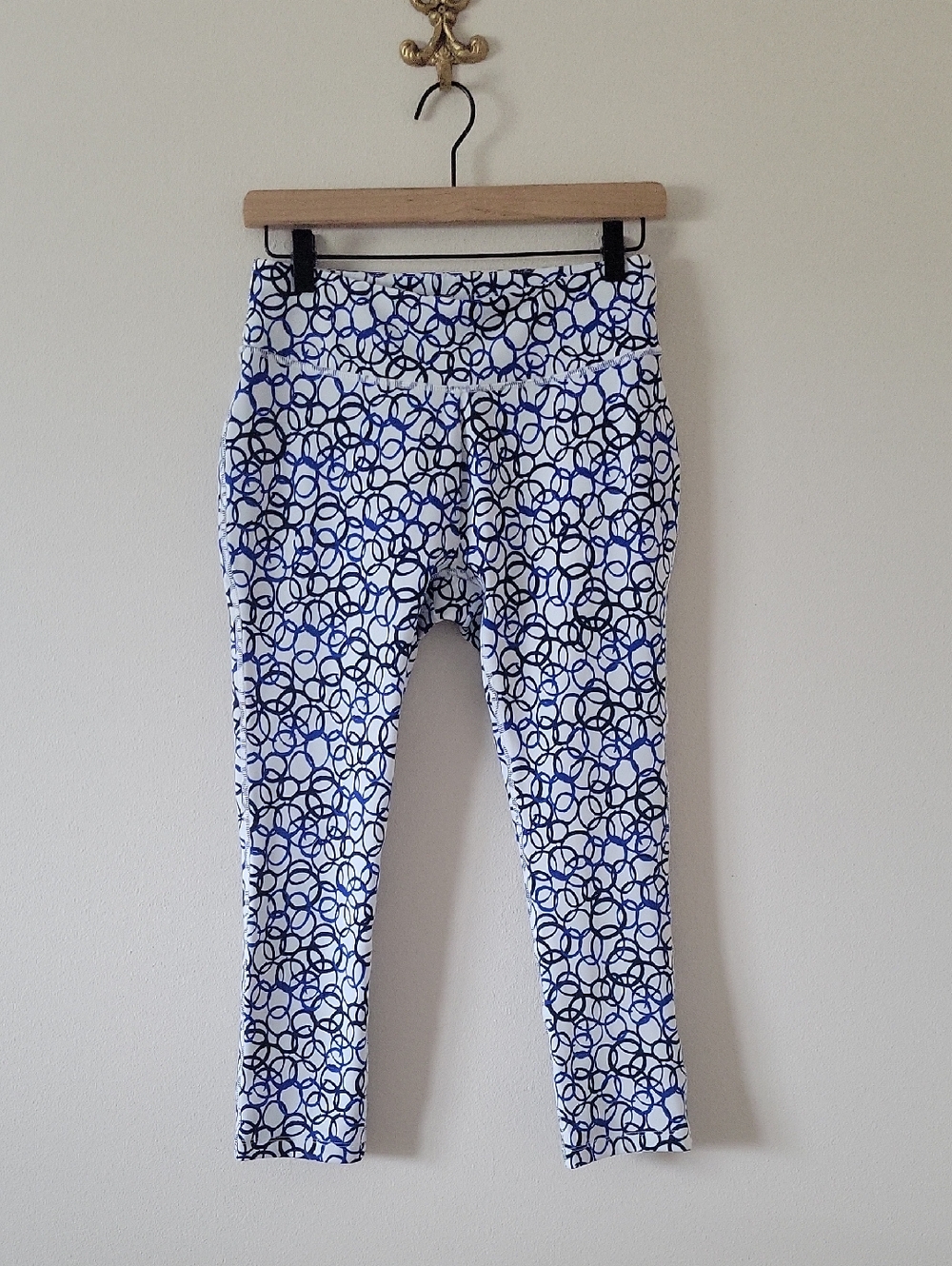 Chico's Zenergy Activewear White Blue Crop Leggings Size Small